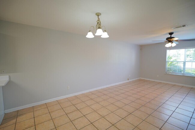 Foto del edificio - 859 W Brevard St