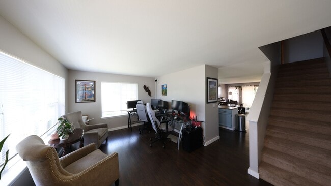 Building Photo - 3 Bed 2.5 Bath - Cat Friendly - Groups - NAS Whidbey