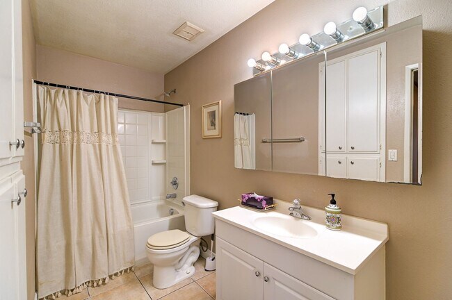 Foto del edificio - 1440 E Vegas Valley Dr