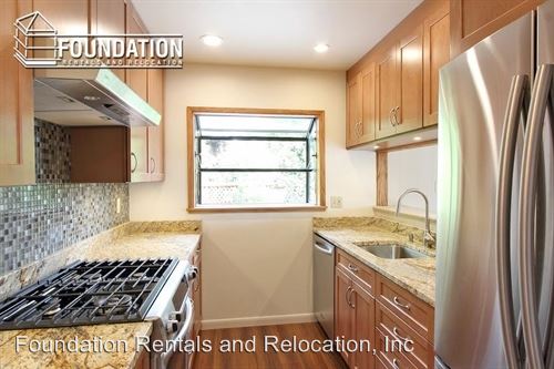 Foto del edificio - 128 Stanford Ave