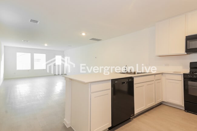 Foto del edificio - 1030 Raintree Rd