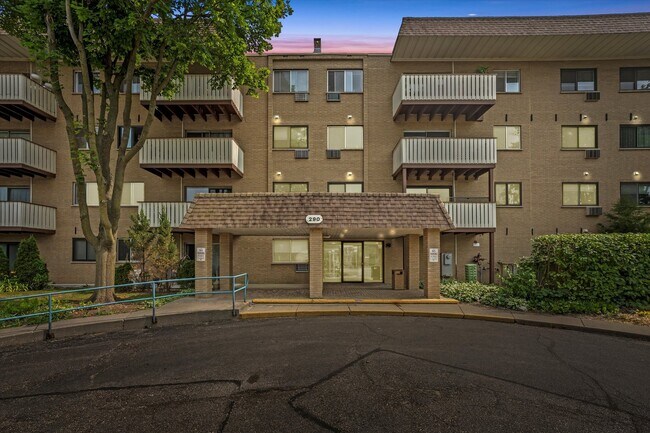 Building Photo - 290 N Westgate Rd
