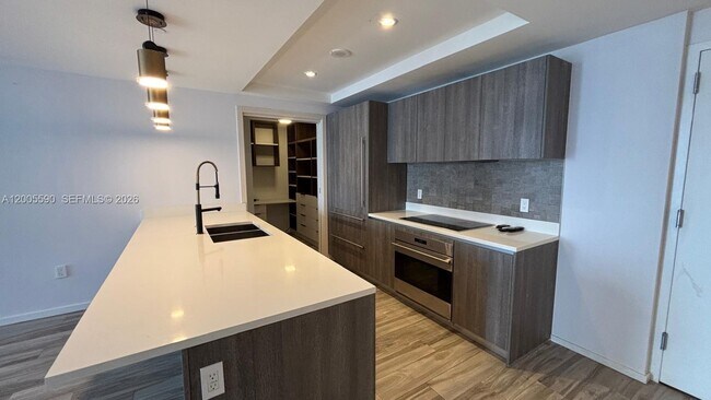 Building Photo - 801 S Miami Ave