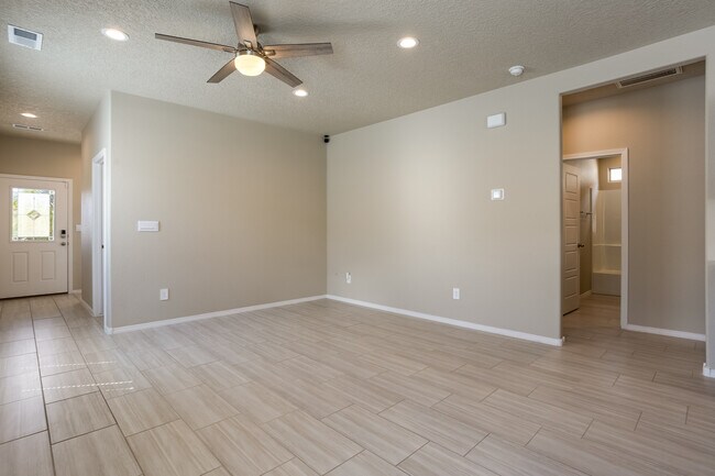 Foto del edificio - 10717 Aspiration Ln SW