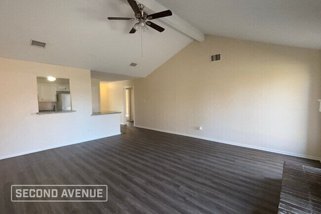 Foto del edificio - 7706 Waterchase Dr