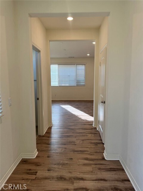 Foto del edificio - 3165 E Olympic Dr