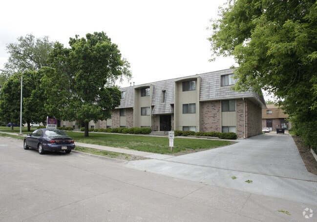 8320 California St, Omaha, NE 68114 Apartments Omaha, NE
