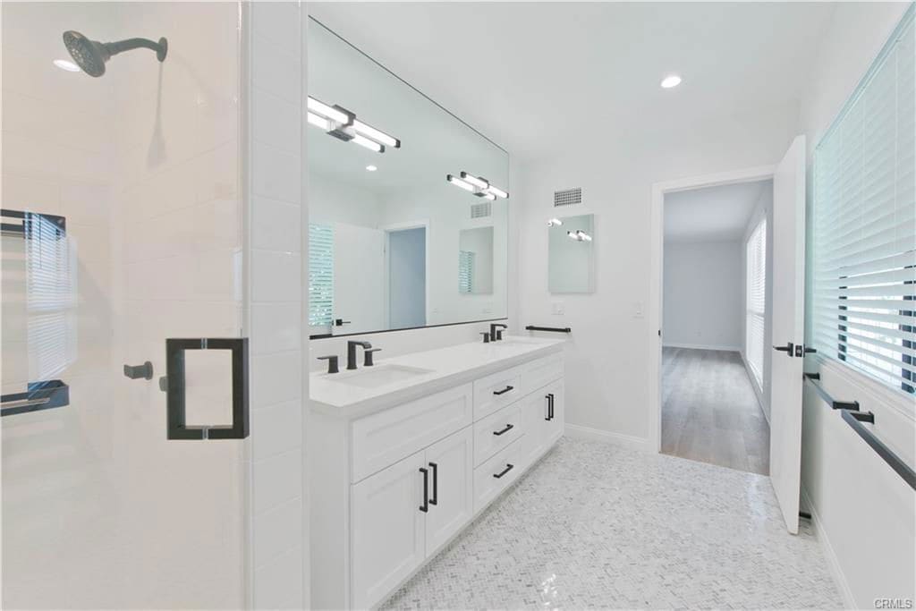 Foto principal - 4441 Saugus Ave