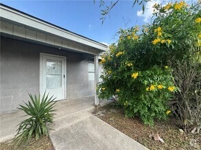 Building Photo - 404 S 20th Ave