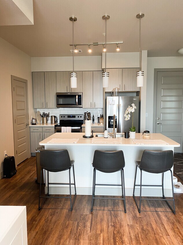 Foto principal - 2401 Alcott St