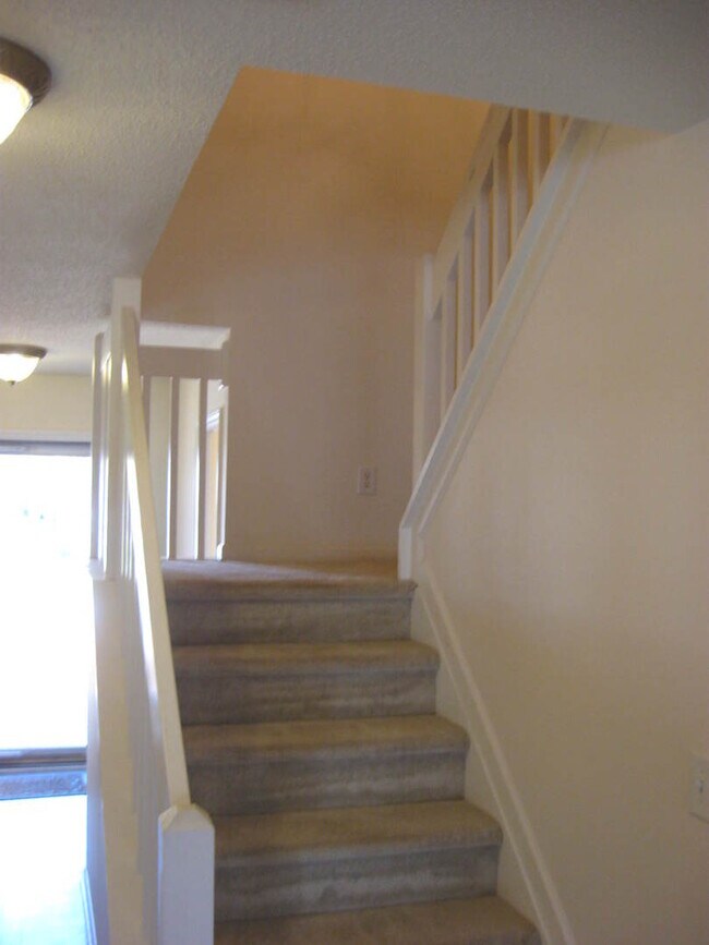 Building Photo - Greensboro NC Townhouse for Rent