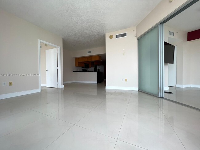 Foto del edificio - 1717 N Bayshore Dr