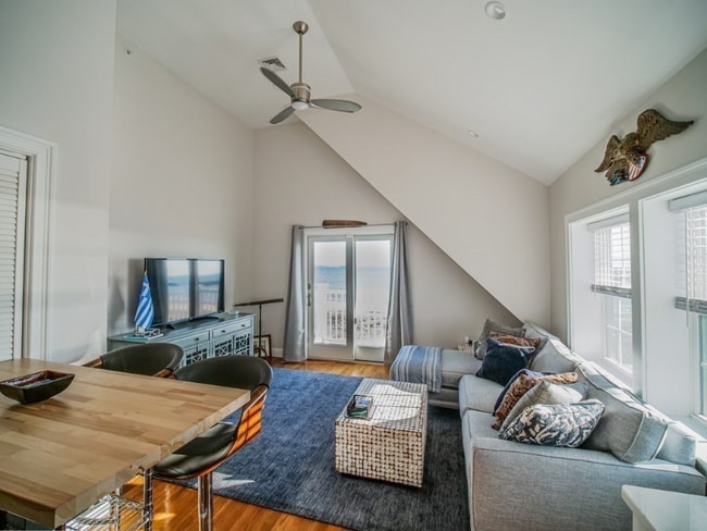 Building Photo - 148 Winthrop Shore Dr