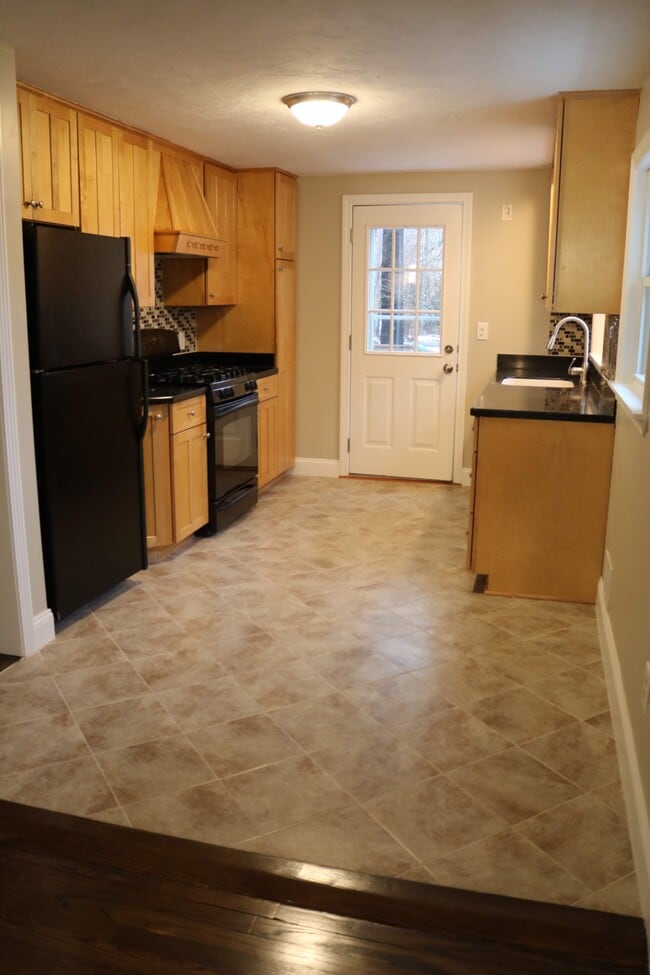 Building Photo - 136 Conlyn Ave