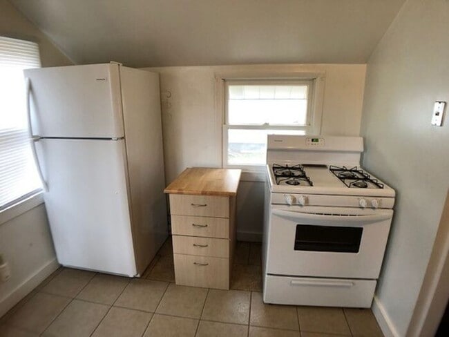 Building Photo - 2 bedroom duplex in Niles
