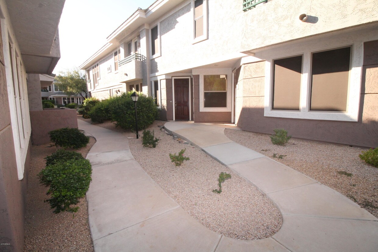 15221 N Clubgate Dr Unit 2078, Scottsdale, AZ 85254 Room for Rent in