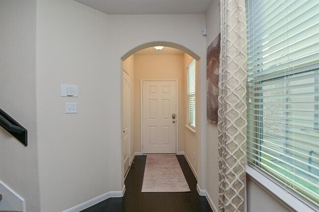 Foto del edificio - 8327 Hawthorne Valley Ln