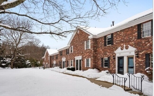 Foto del edificio - 1107 Windsor Dr N