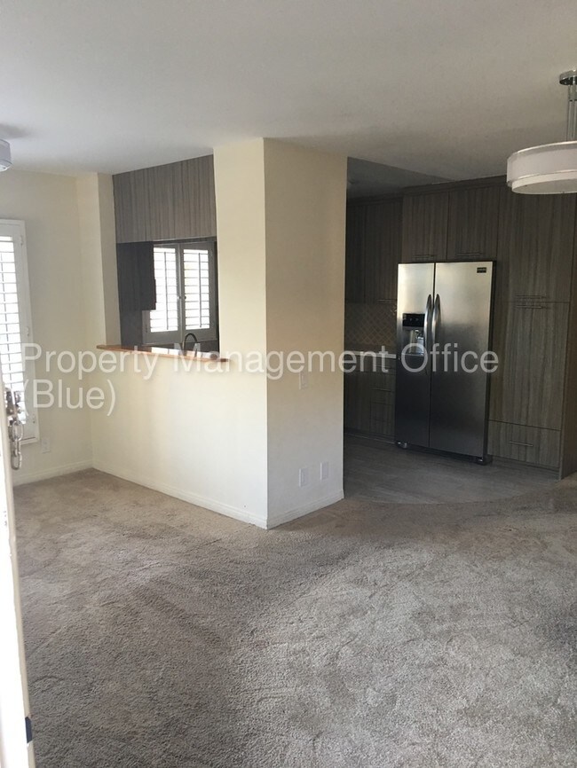 Building Photo - Beautiful spacious 2Bed Unit on Cliff Drive