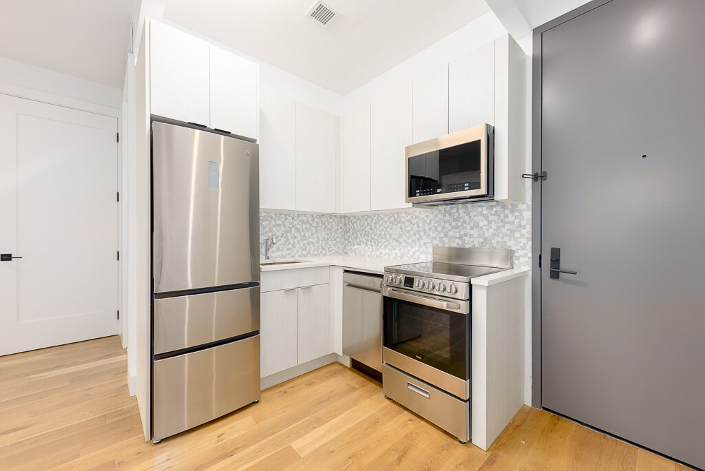 Foto principal - 849 DeKalb Ave