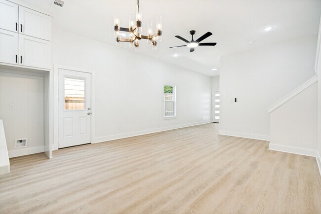 Building Photo - 8011 Doreen Ave