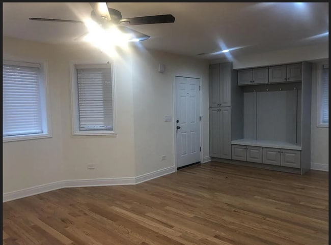 Building Photo - 2505 N Hamlin Ave