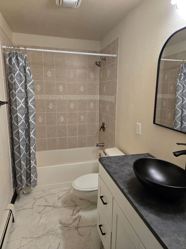 Building Photo - Newly Updated Turnagain 4 Bedroom Home!