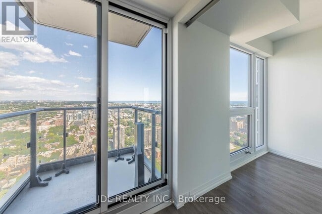 Photo du bâtiment - 251 Jarvis St