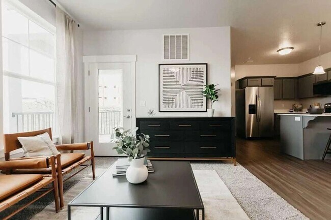 Foto del edificio - 1838 W Eaglewood Dr