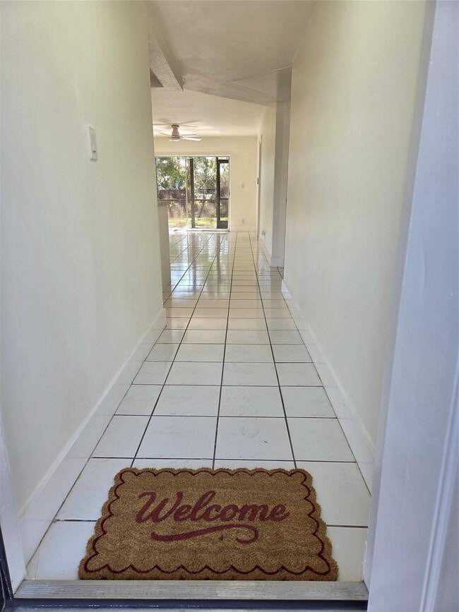 Foto del edificio - 8000 Fairview Dr