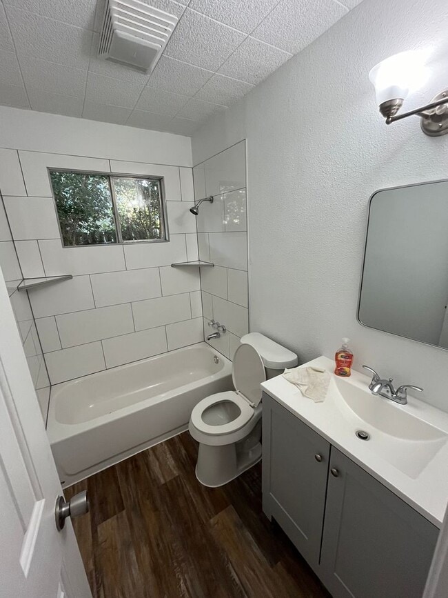 Building Photo - 417 Parker Dr