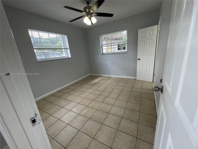Foto del edificio - 16981 NE 8th Ct
