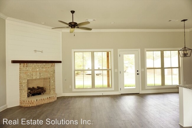 Building Photo - 3 br, 2 bath House - 620 Bradford Dr
