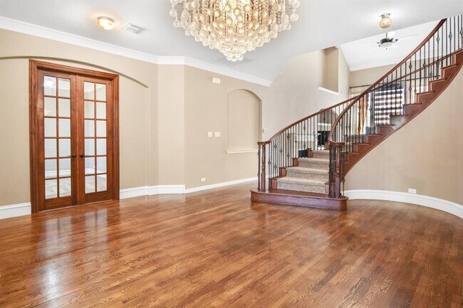 Building Photo - 8809 Sutton Dr