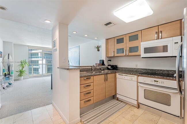 Building Photo - 2101 Brickell Ave