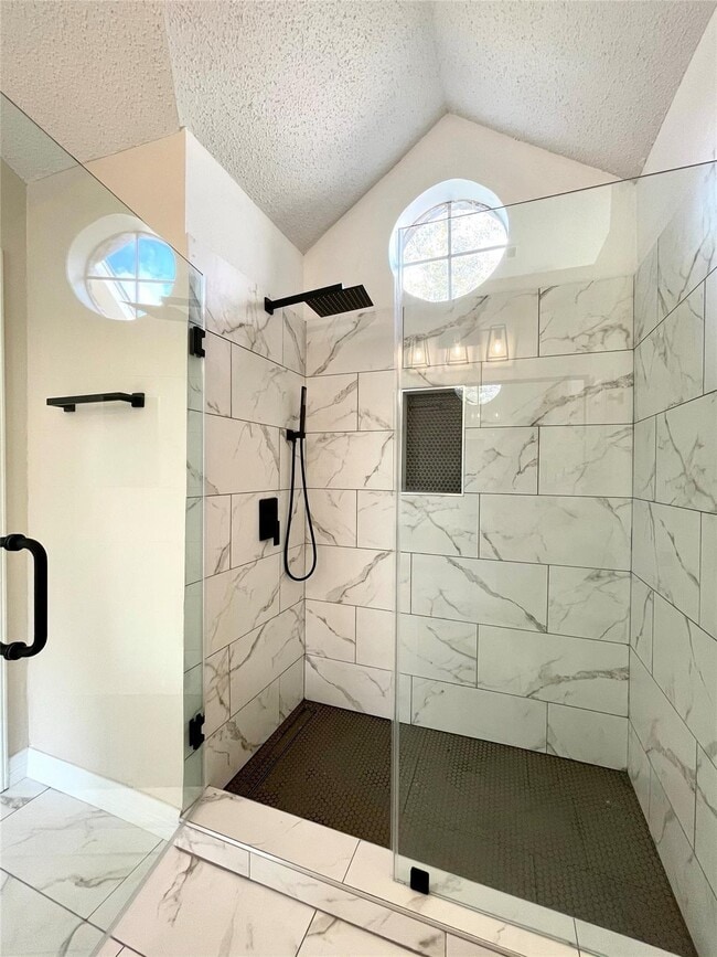 Foto del edificio - 15815 Locust Grove Dr