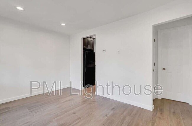 Foto del edificio - 128 Lockwood Ave