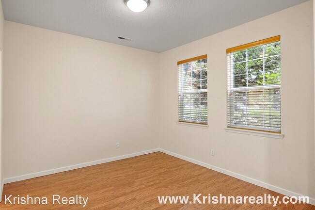 Foto del edificio - 3 br, 3 bath House - 6006 NE Maidstone St