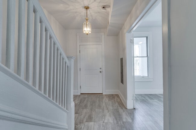 F - 710 Columbia Rd NW