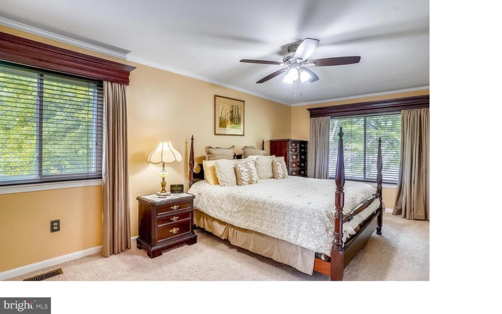 Building Photo - 19076 McFarlin Dr