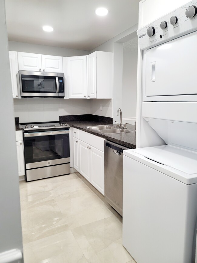 2860 Somerset Dr Unit 217, Lauderdale Lakes, FL 33311 Condo for Rent