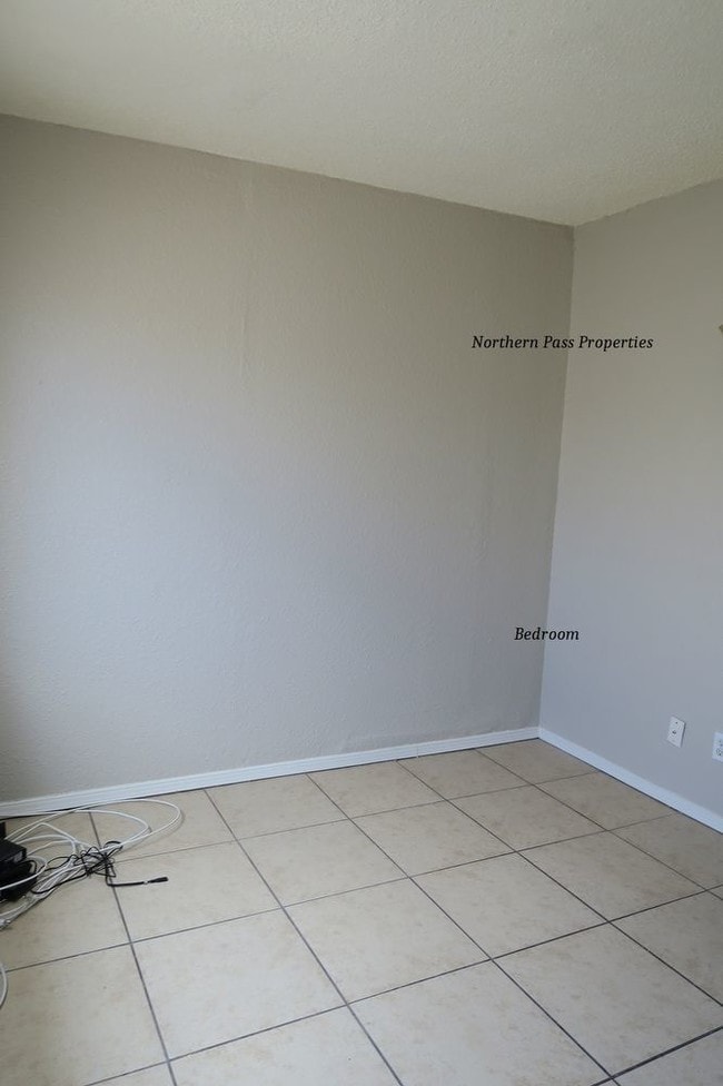 Building Photo - Cozy 1 Bedroom Apartment