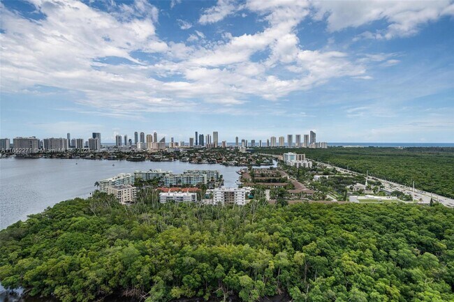 Foto del edificio - 16385 Biscayne Blvd