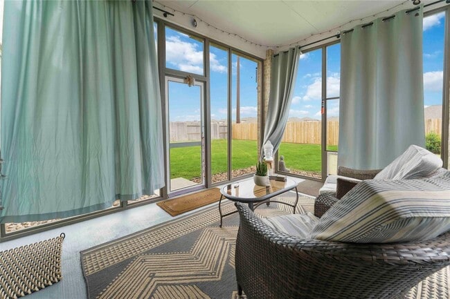 Building Photo - Beautiful Home in Sienna