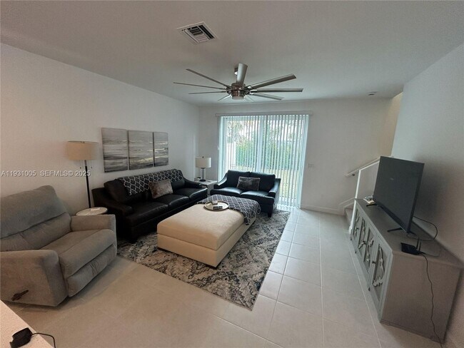 Foto del edificio - 345 SE Crossoak Ln