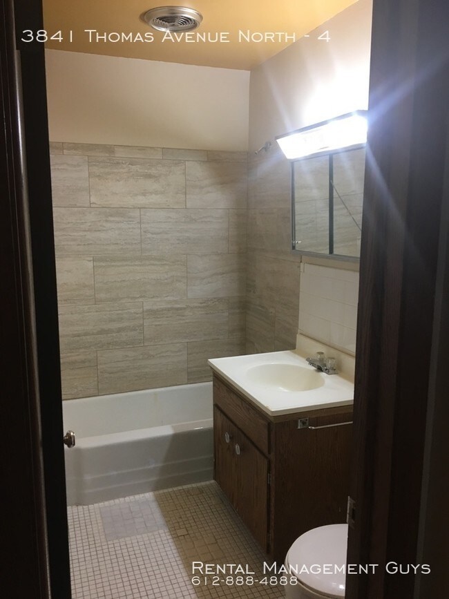 Building Photo - Cute 1 Bedroom Apartment with Heat Paid!