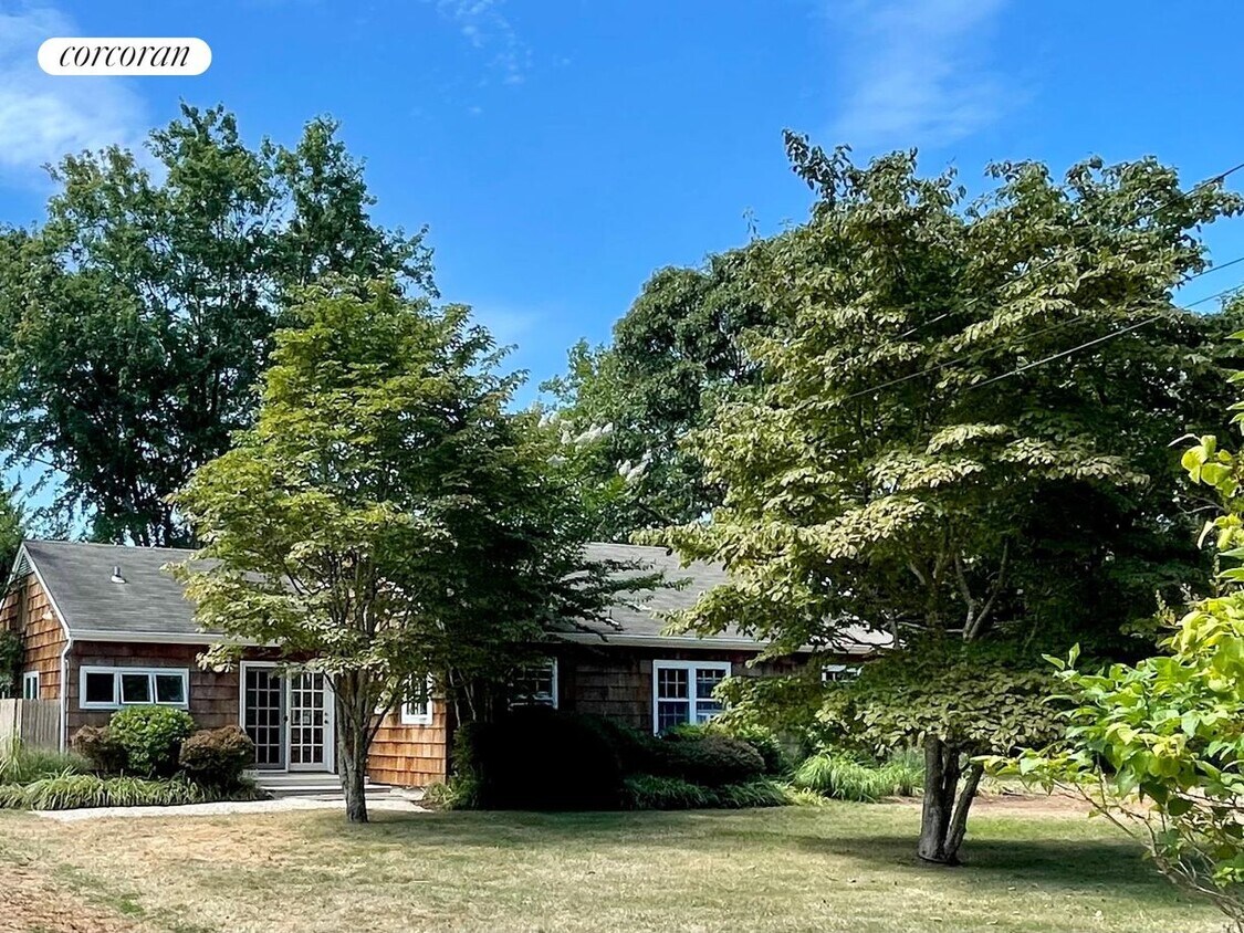 Primary Photo - 7 White Birch Rd