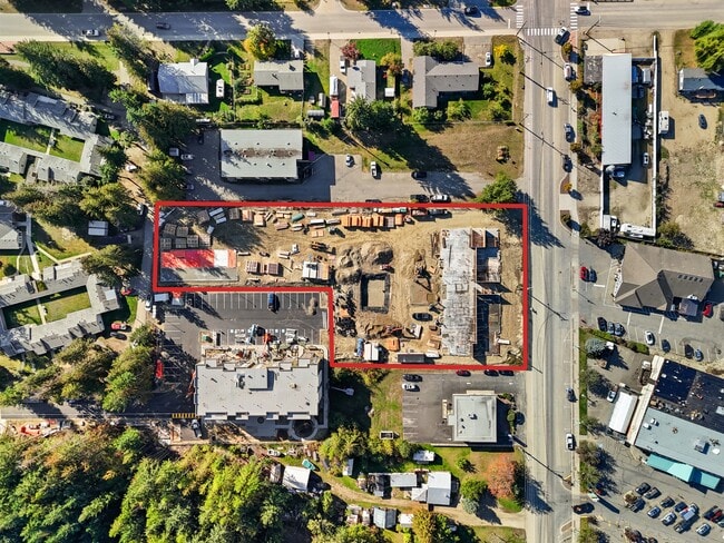 Building Photo - 425 Main St