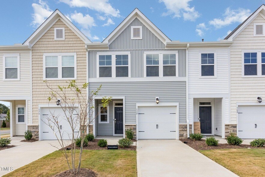 Foto principal - 172 Paramount Dr