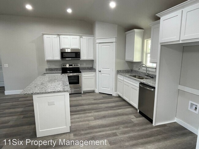Building Photo - 4 br, 5 bath House - 15 Warren Place
